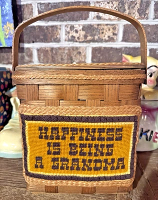 Cartera de canasta Basketville de colección "La felicidad está siendo una abuela" Needlepoint años 60 Foto 1 de 4