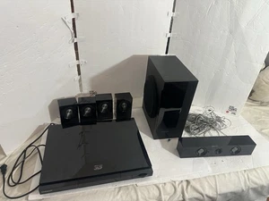 Sistema de cine en casa Samsung HT-D5300 3D DVD/Blu-Ray 5,1 canales 1000 W con accesorios - Imagen 1 de 15