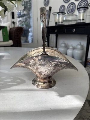 "Antigua cesta de novia chapada en plata de 11x7x11,5"" con hermoso detalle" Foto 1 de 4
