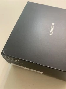Nur Leerkarton Fujifilm X100F Kamera, kommt mit abgebildetem Zubehör, Neu - Bild 1 von 8