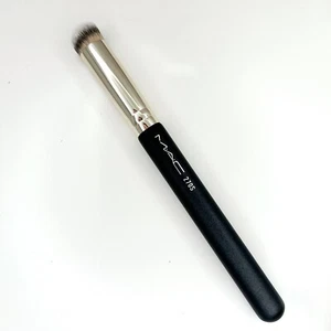 MAC Cosmetics 270S Synthetic Mini Rounded Slant Concealer Brush Full Size - Picture 1 of 2