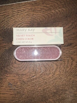 Mary Kay Velvet Touch Cheek Color Blush AUBERGINE ATTITUDE - Image 1 of 2