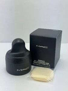 MAC Mineralize Loose Foundation SPF 15 – Medium Dark – 8.5g Powder - Picture 1 of 3