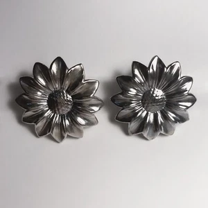 Vintage Sunflower Clip On Earrings Silver Tone Large Floral - Picture 1 of 3