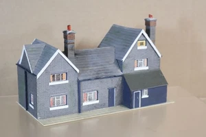METCALFE SCRATCH BUILT LARGE BLUE BRICK DETACHED HOUSE by BARRIE STEVENSON om - Picture 1 of 11