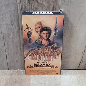 Mad Max Beyond Thunderdome VHS Mel Gibson, Tina Turner; George Miller, Ogilvie - Foto 1 di 6