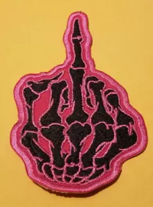 Parche bordado Fuck You dedo medio aprox 2,25x3,5" - Imagen 1 de 2