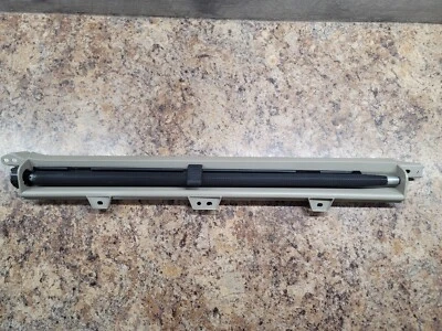 Parasol ventana lateral derecha Toyota Sienna 2011-2019 tercera fila OEM beige  Foto 1 de 4