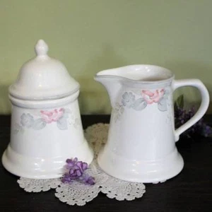 Juego de 2 Sugar Bowl y Crema Pfaltzgraff Wyndham Rosa Patrón Floral Como Nuevo - Imagen 1 de 2