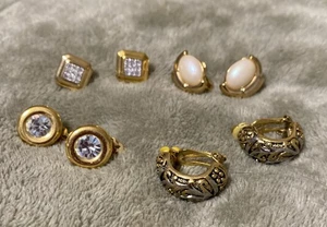 Lot Of 4 Pair Vintage Gold Tone Clip On & Screw back Earrings - Picture 1 of 8