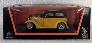 Lucky Diecast 1/18 1931 Ford Model A Sedan Yellow Black Road Signature - Picture 1 of 9