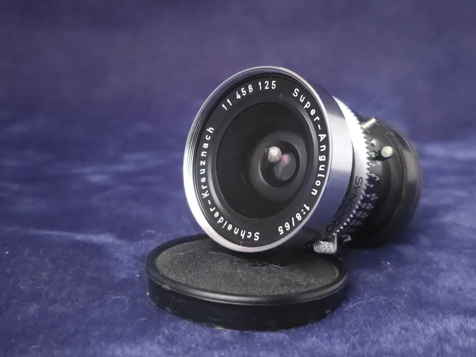 Schneider Super Angulon 65mm F8 Wide Angle lens in Synchro Compur - Image 1 of 4