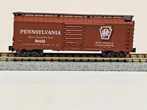 N SCALE MODEL POWER PENNSYLVANIA 24062 40' BOX CAR DON'T STAND ME STILL KNUCKLE - Picture 1 of 13