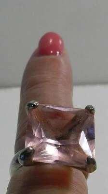 Anillo solitario grande simulado de zafiro rosa Claire's plateado talla 5,75 Foto 1 de 4