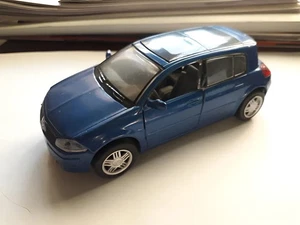 RENAULT MEGANE 2002 Escala 1:32 Diecast Nuevo Rayo Nuevo en Caja - Imagen 1 de 5