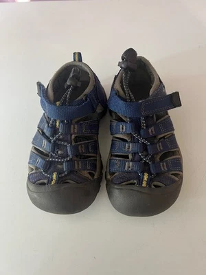 Niño/niña Keen azul EE. UU. Sandalias de punta cerrada impermeables/lavables talla 9 Foto 1 de 4