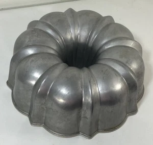 Vintage Original 10” Heavy Duty Cast Aluminum Bundt ~ Pan Nordic Ware 12 Cup - Picture 1 of 7