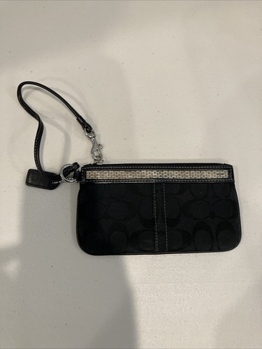 Bracciale Coach nero con rari dettagli in perline