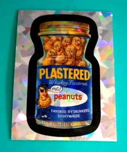 Tarjeta refractora atómica 2014 Wacky Packages Chrome Series 1 "PLASTERED PEANUT" #49 - Imagen 1 de 1