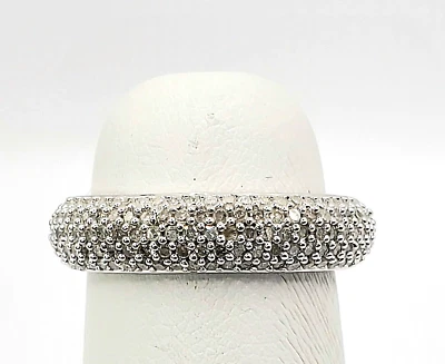 Anillo con banda de diamantes talla 8 en platino sobre plata de ley 0,50 cwt. Foto 1 de 4