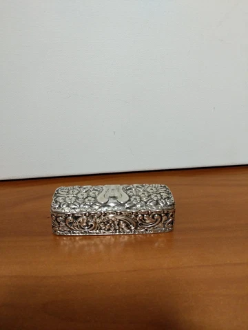 Antique Victorian Era Snuff Box Sterling Silver Chester England Floral Cover