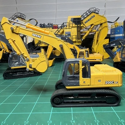 John Deere 200C LC Excavator 1:50 Diecast Model 5260 -Very Good Condition- - Image 1 of 4