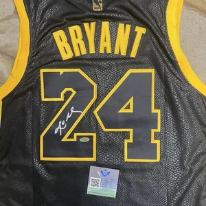 Signiertes Kobe Bryant BLACK MAMBA Trikot LAKERS #24 Autogramm mit COA! - Bild 1 von 9