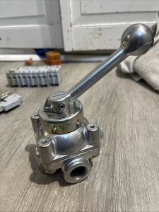 BARKSDALE SHEAR-SEAL DIRECTIONAL VALVE 9023-MC 250PSI 1/2" - Picture 1 of 5