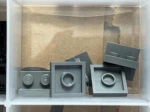 Piezas LEGO - Soporte Gris Azulado Oscuro 2 x 2 - 1 x 2 Centrado - No 41682 - Cantidad 5 - Imagen 1 de 1