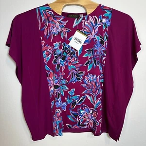 Bob Mackie Wearable Art Slinky Poncho Bluse Damen Gr. M Burgund Blumen Neu mit Etikett - Bild 1 von 8