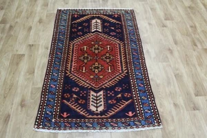 Old Handmade Persian Rug, Medallion Design 145 x 90 cm Hand Knotted Wool Rug - Picture 1 of 11