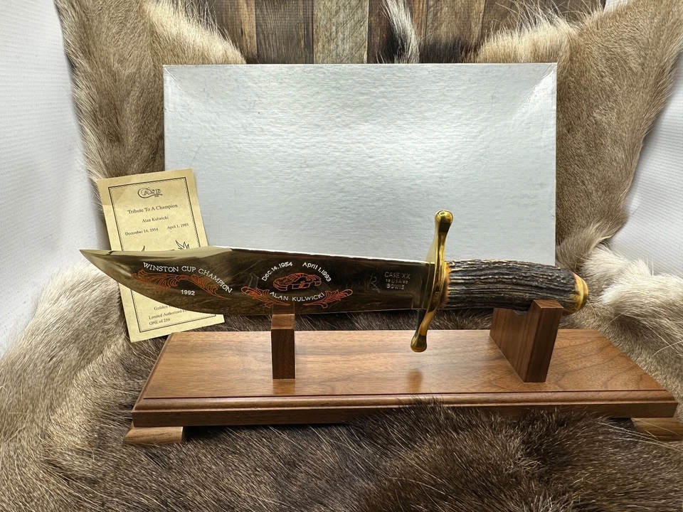 Cuchillo Case XX 1992 "Alan Kulwicki" Ciervo Big Bowie y exhibición de nogal como nuevo caja N Foto 1 de 4