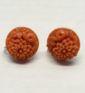Orecchini vintage in celluloide finto corallo fiore - Foto 1 di 4
