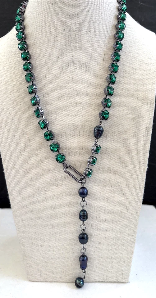 Nuevo Collar Anthropology Lariat Y Estrás Verde Perlas Grises Foto 1 de 4
