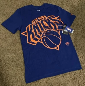 NWT Men’s NBA New Era New York Knicks Blue Graphic T Shirt Size Medium - Picture 1 of 7
