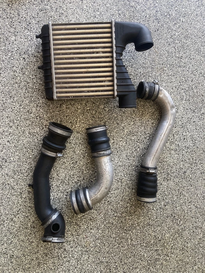  Saab Classic 900 16 Valve Turbo Intercooler 7599418 Blackstone 1986 to 1994 Foto 1 de 4