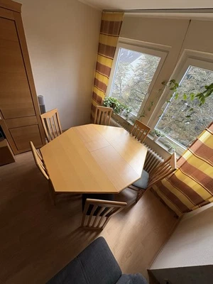 Ausziehbarer hexagonaler Esstisch mit 6 passenden Stühlen - Bild 1 von 4