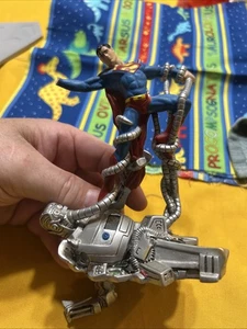 DC Direct SUPERMAN MAN VS. MACHINE stato miniatura 1694/2500 braccio rotto - Foto 1 di 4