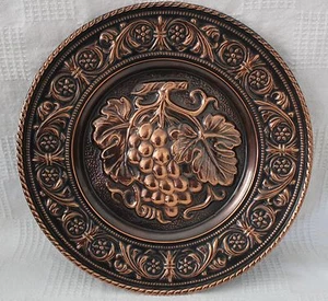 Vintage Napco Copper Colored Metal Hanging Plate Grapes and Grape Leaf in Center - Picture 1 of 4
