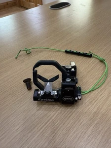 HAMSKEA EPSILON ARROW REST W/ C.O.R. RISER INTERFACE BRACKET RH. - Picture 1 of 3