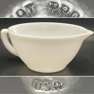 Federal Glass Milk Glass Spouted Batter Mixing Bowl c1950s Made of USA 1.5 quart - Picture 1 of 8