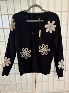 Aaeda Strickjacke Blumennähte Größe L Neu mit Etikett schwarz, weiß und hellbraun Blumen - Bild 1 von 4