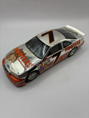 Alan Kulwicki #7 Hooters 20 aniversario Thunderbird 1:24 diecast Foto 1 de 2