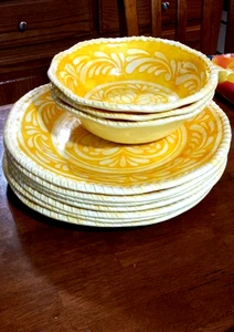 Gelbes Melamin Teller & Schalen Set Medaillon Blumenmuster 7 Teller + 3 Schalen - Bild 1 von 5