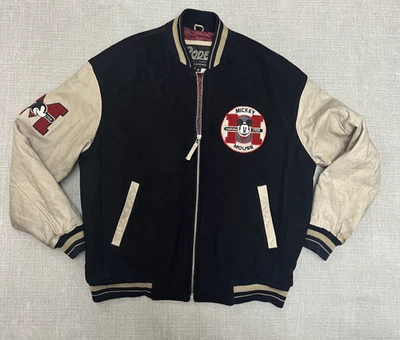 Chaqueta Bomber Universitaria Mickey Mouse Blanco y Negro Disney Mediana Foto 1 de 4