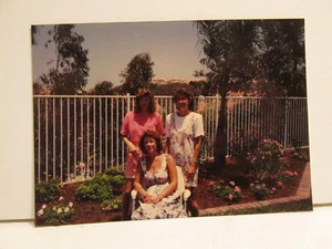 VINTAGE FOUND PHOTOGRAPH COLOR ART OLD PHOTO SEXY WHITE WOMEN WOMAN SISTERS POSE - Picture 1 of 4