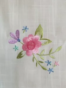 DII Tessuto Bianco Rosa Ricamato Floreale Topper/Topper/Vassoio Panno,20"x20" Nuovo - Foto 1 di 8