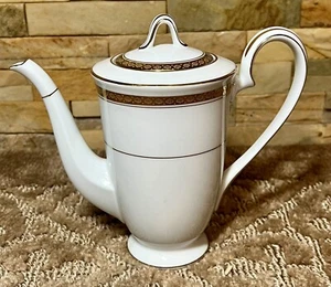 Tetera o cafetera Noritake Japón con tapa patrón RICHMOND blanco y dorado 3 tazas - Imagen 1 de 11