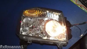 From 9/ 06 - 07 Nissan Armada OEM head light right 26010ZC30A EE836 - Picture 1 of 8