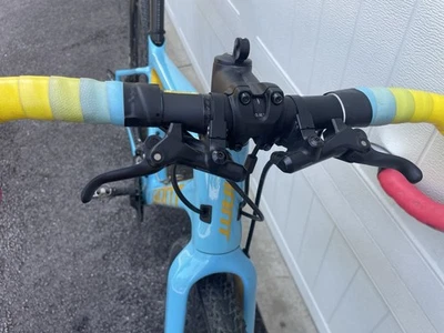 Bicicleta de carretera ligera personalizada para mujer talla pequeña Foto 1 de 4